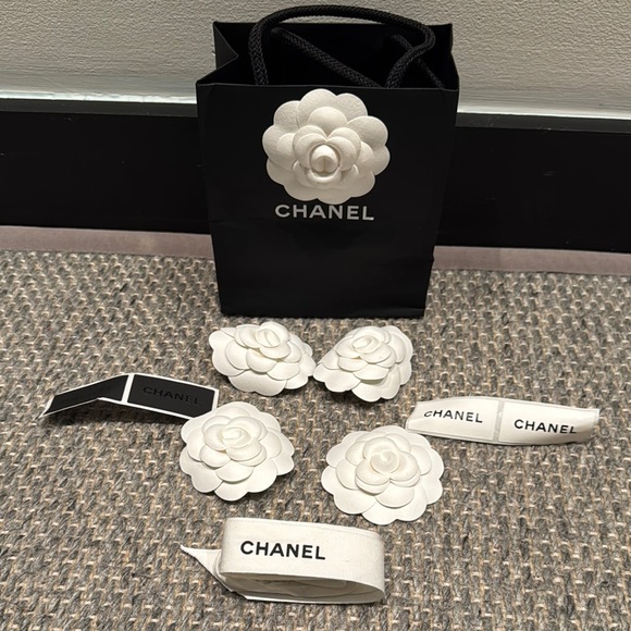 Chanel Authetic Mini Shopping Bag, Ribbon, 4 Stickers & 4 Flowers - Picture 1 of 7